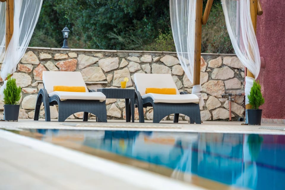 Property building, Swimming pool, sunbed
