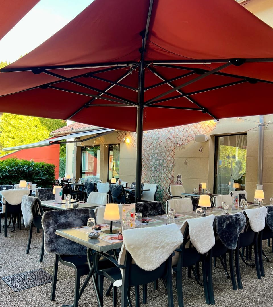 Patio, Restaurant/places to eat, Restaurant/places to eat, Balcony/Terrace, Lounge or bar