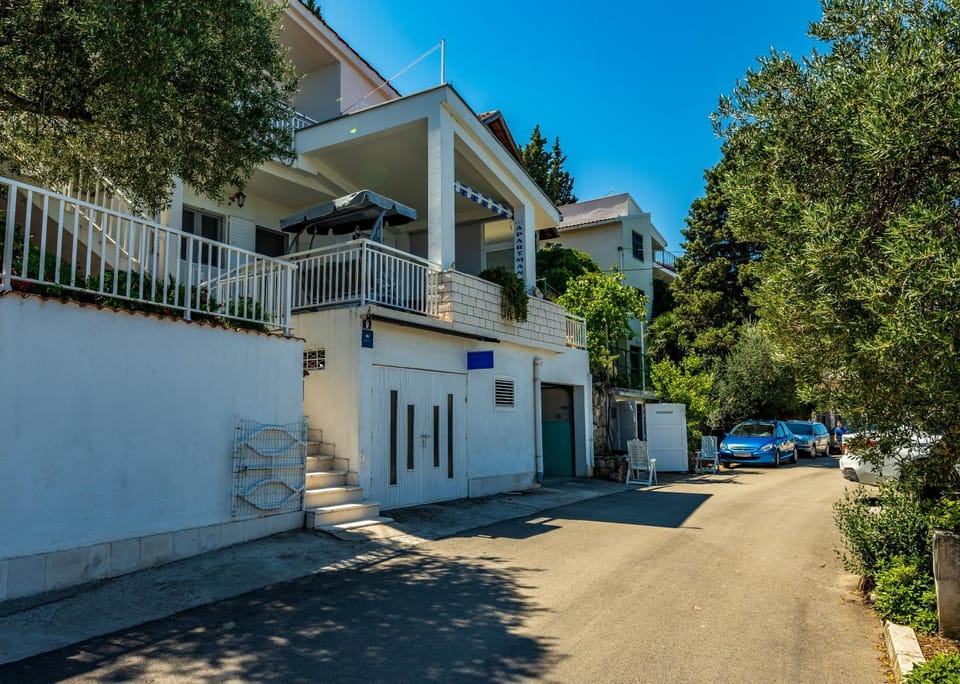 Property building, Facade/entrance