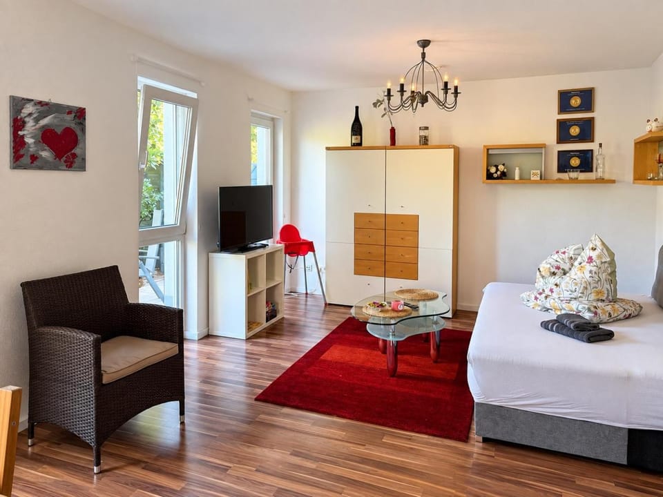 Ferienwohnung Happiness 2026 renoviert und saniert mit neuem Boxspringbett, neuem Bad, neuer Küche Apartment in Saarland, 66, Germany