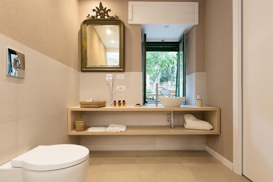 Spring, Bathroom