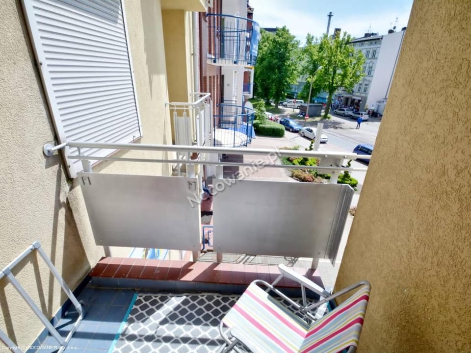 Balcony/Terrace, Street view