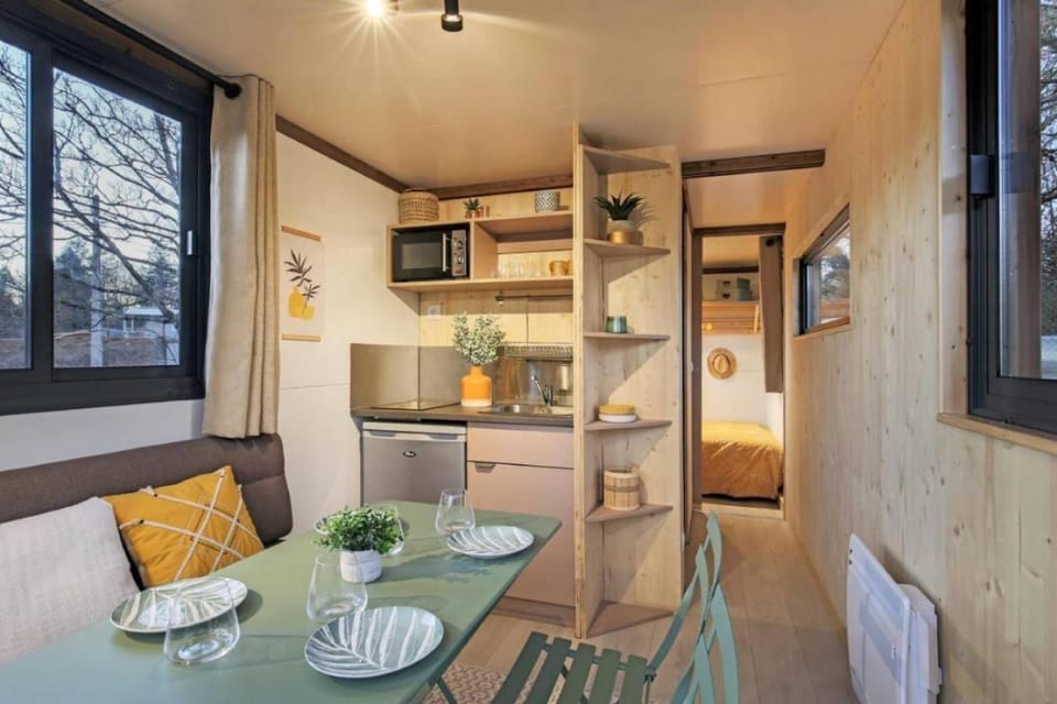 Kitchen or kitchenette, Living room, Dining area