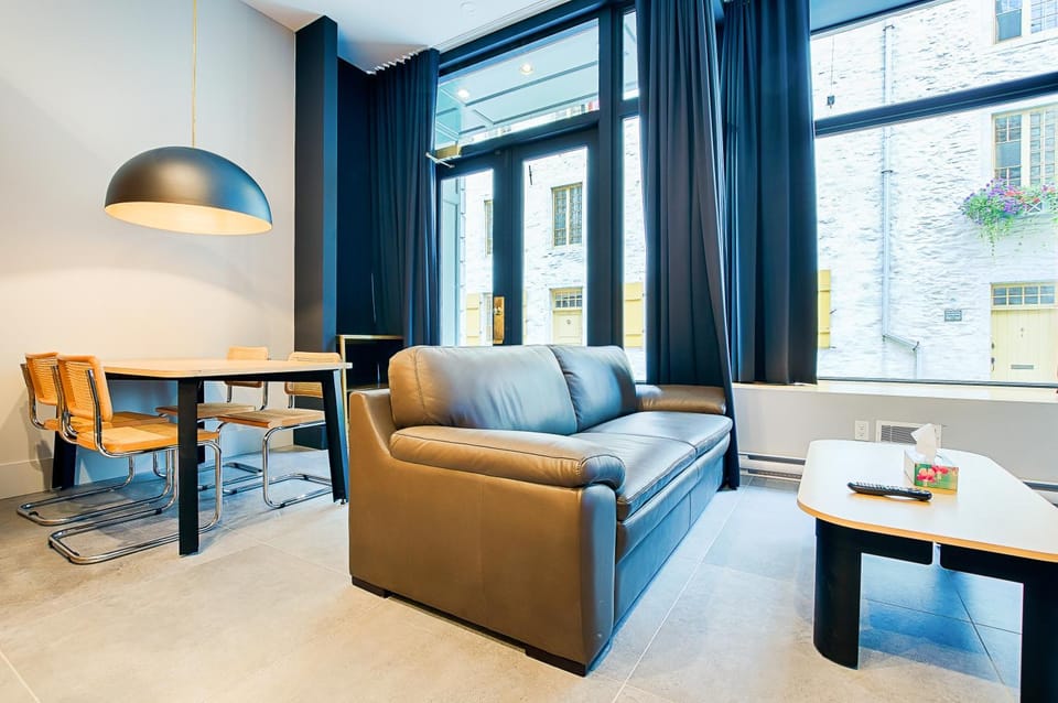 View (from property/room), Living room, Seating area, Dining area, Landmark view, Street view, Quiet street view, locker