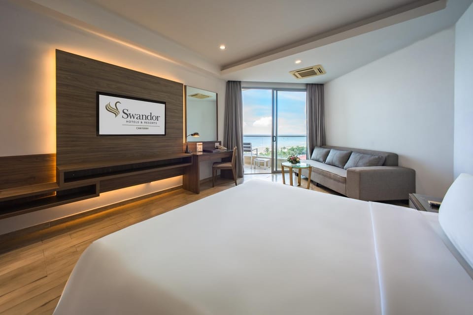 Seating area, Bedroom