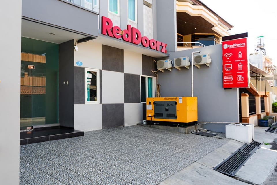 Facade/entrance