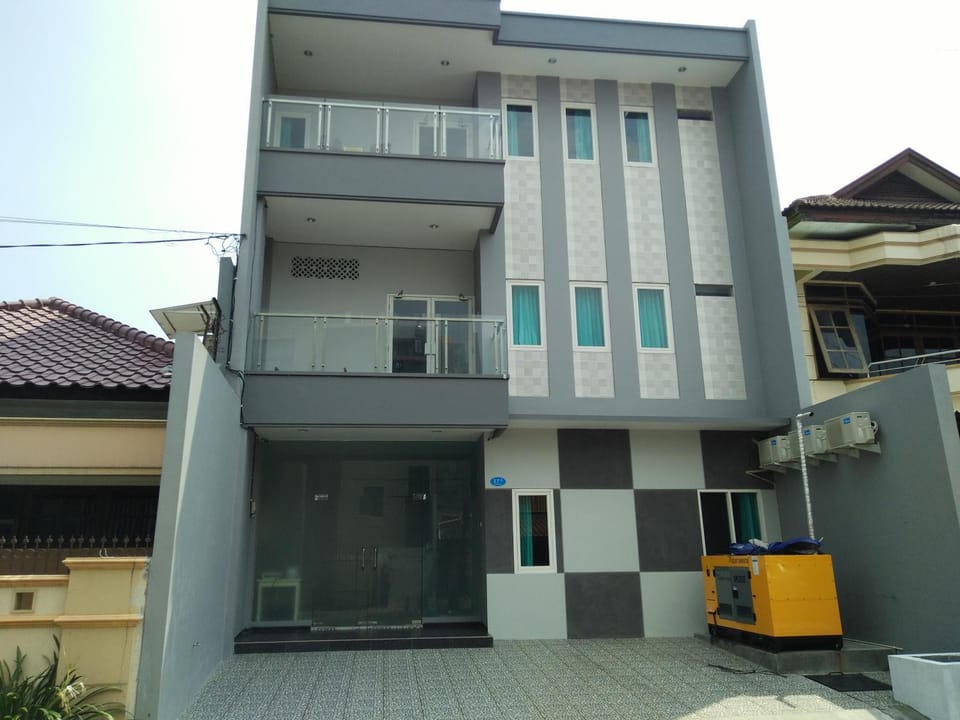 Facade/entrance
