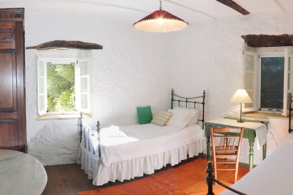 Bed, Living room, Photo of the whole room, Bedroom