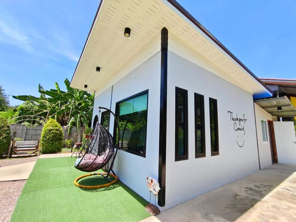 Aroonsri Thara Bed and Breakfast in Thailand