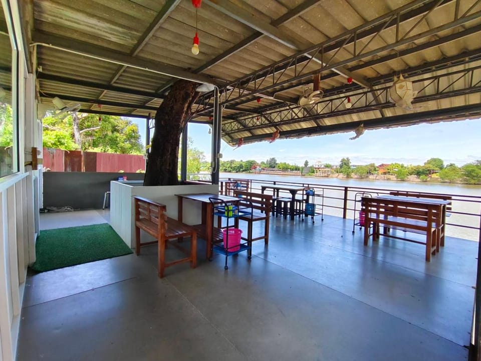 Aroonsri Thara Bed and Breakfast in Thailand