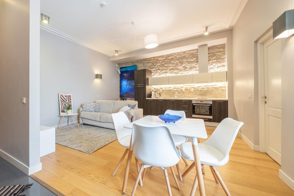 Kitchen or kitchenette, Living room, Seating area, Dining area
