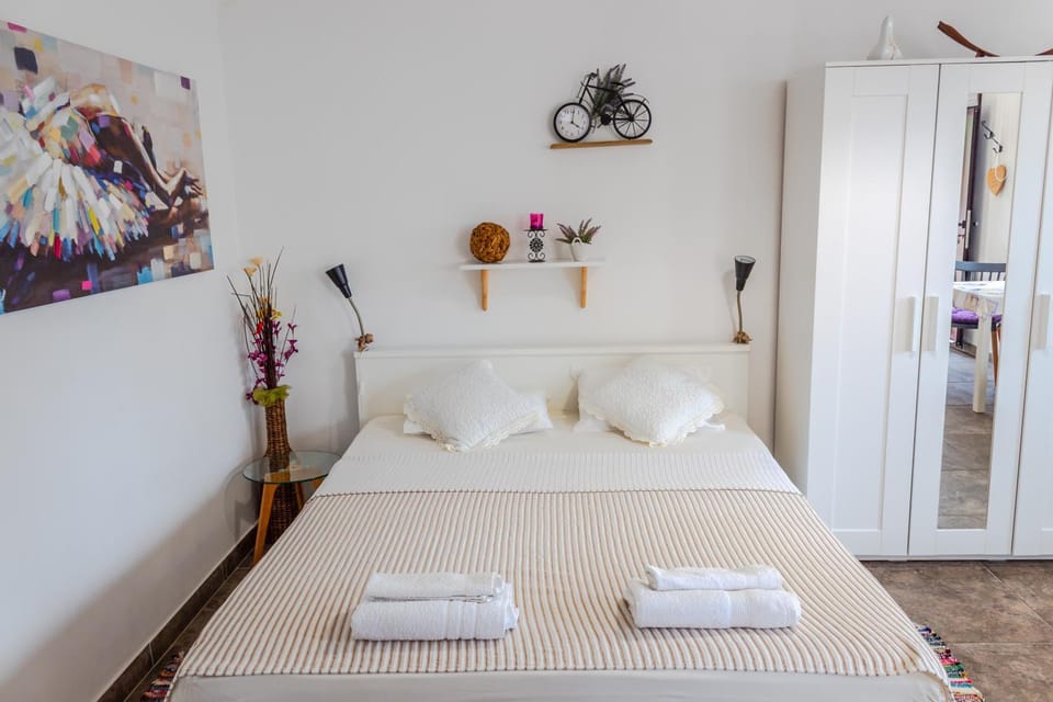 Property building, Bed