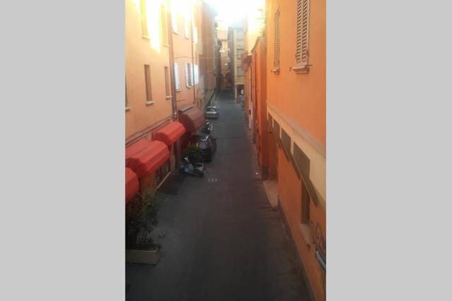 Neighbourhood, On site, Street view