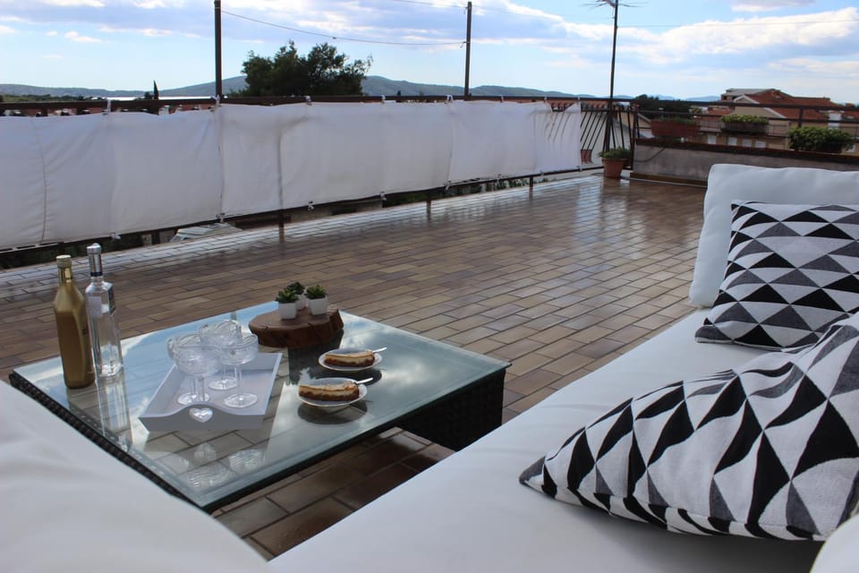 Balcony/Terrace, Sea view, Street view
