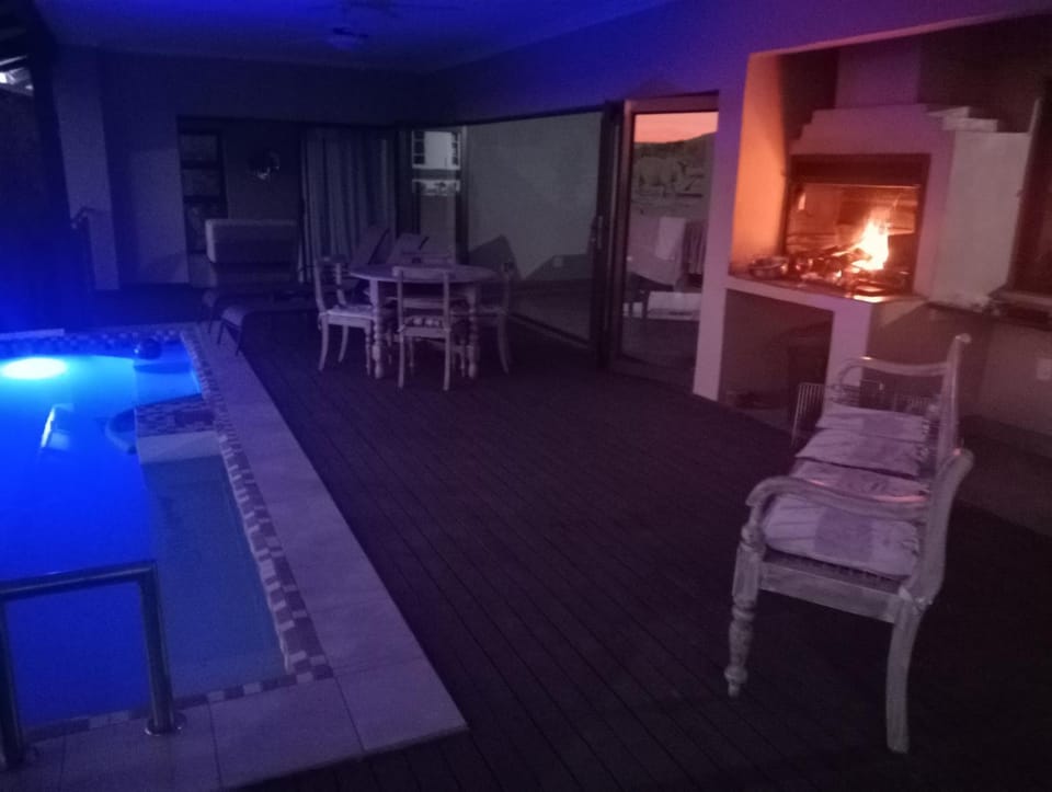 Night, Swimming pool