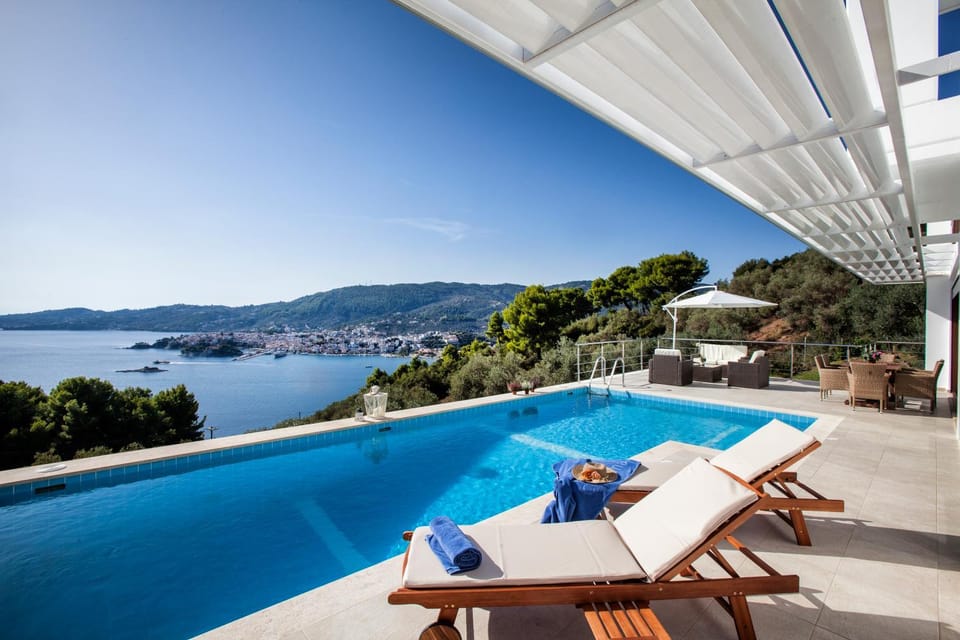 Property building, Balcony/Terrace, Pool view, Sea view, Swimming pool, Swimming pool