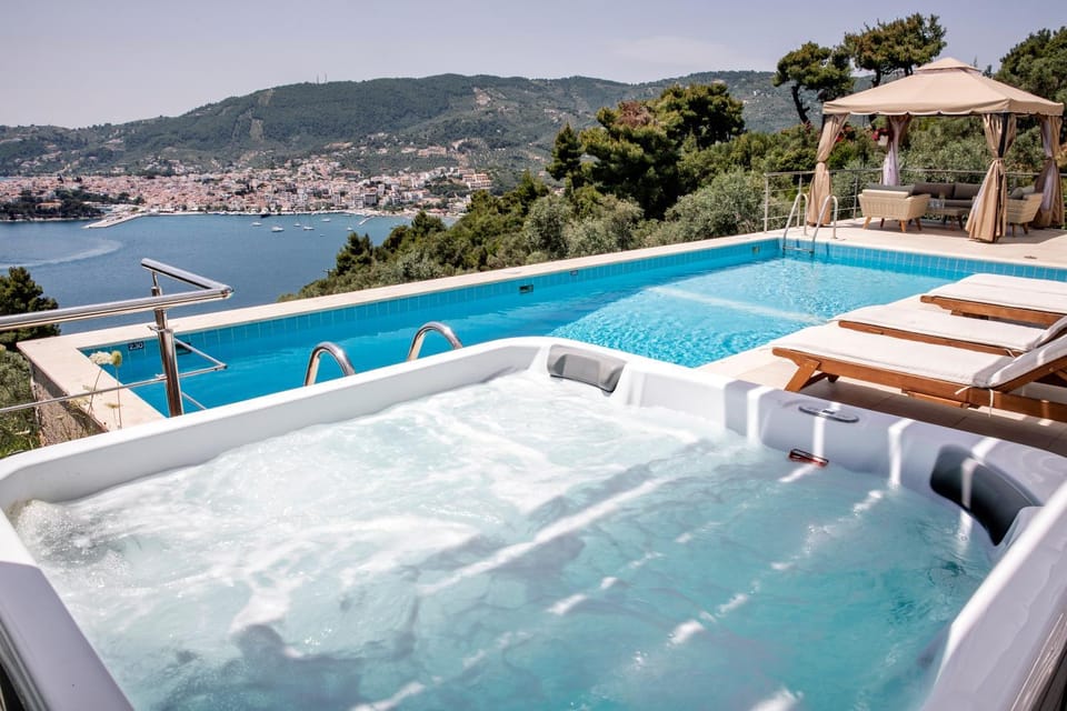 Hot Tub, Swimming pool, Swimming pool