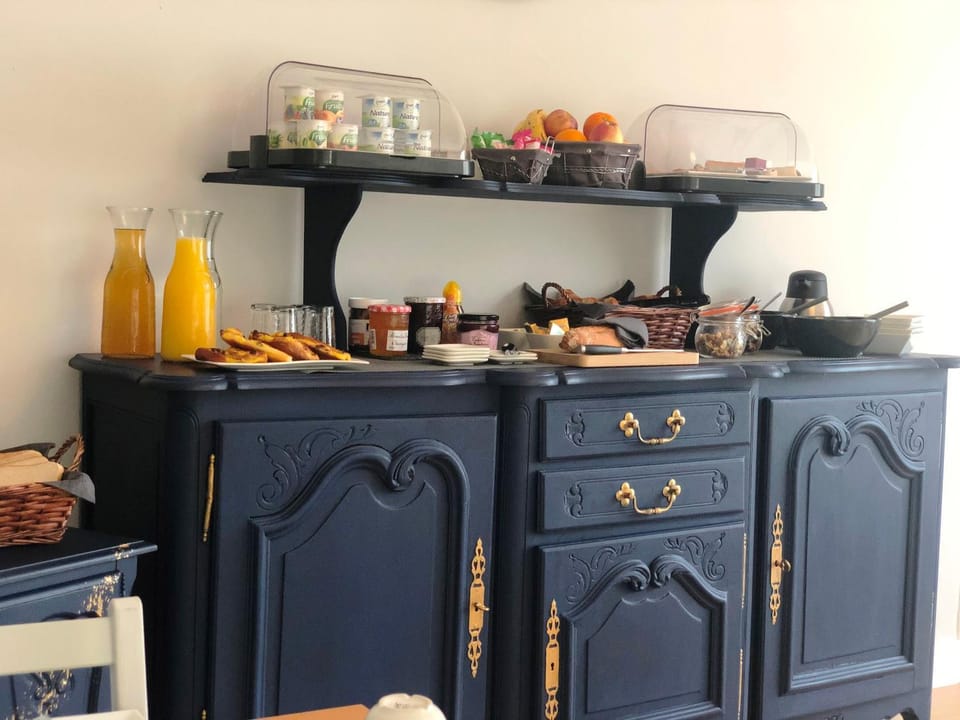 Continental breakfast, Buffet breakfast, Internal: Not applicable to any particular room