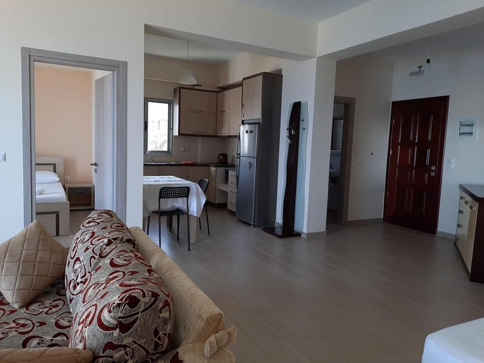 Living room, Communal kitchen, Sea view, Location