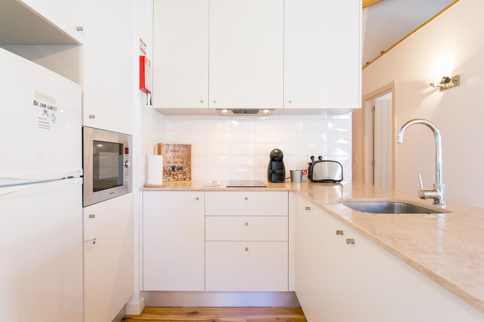 Charming Santos Neighborhood, Walk to Time Out Market Apartment in Lisbon