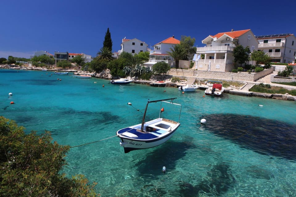 Neighbourhood, Natural landscape, Beach