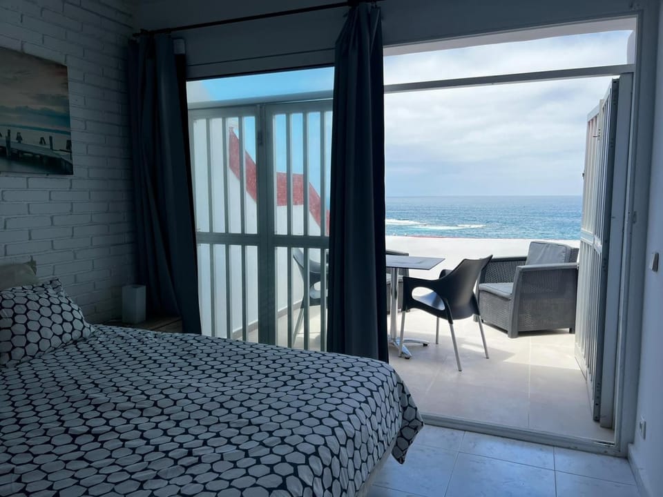 Seafront Canteras Terrace Lounge Apartment in Las Palmas de Gran Canaria