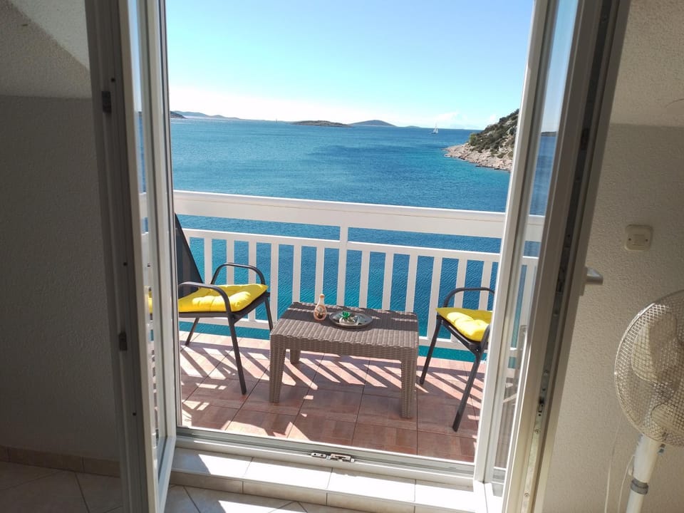 Day, Natural landscape, View (from property/room), Balcony/Terrace, Balcony/Terrace, Seating area, Sea view