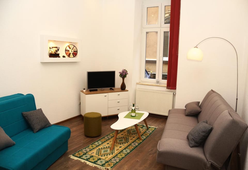Spring, Activities, View (from property/room), Living room, Decorative detail, Decorative detail, On site, Food, City view, City view, Street view, Street view, Drinks, Sunset