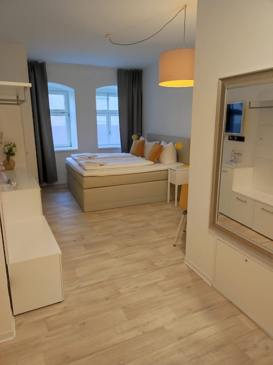 TV and multimedia, Photo of the whole room, Bedroom