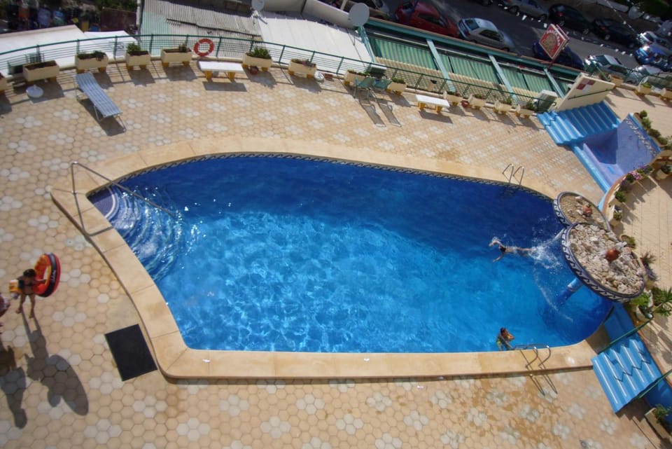 Swimming pool, Swimming pool