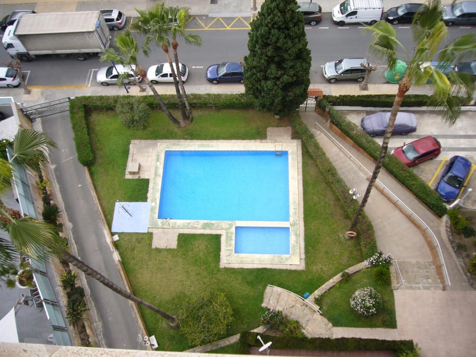Bird's eye view, Pool view