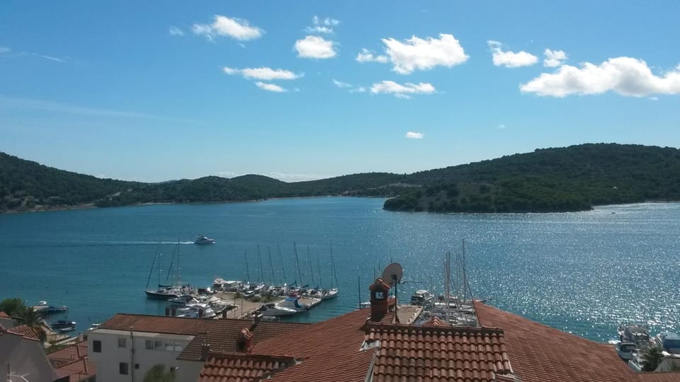 Neighbourhood, Sea view