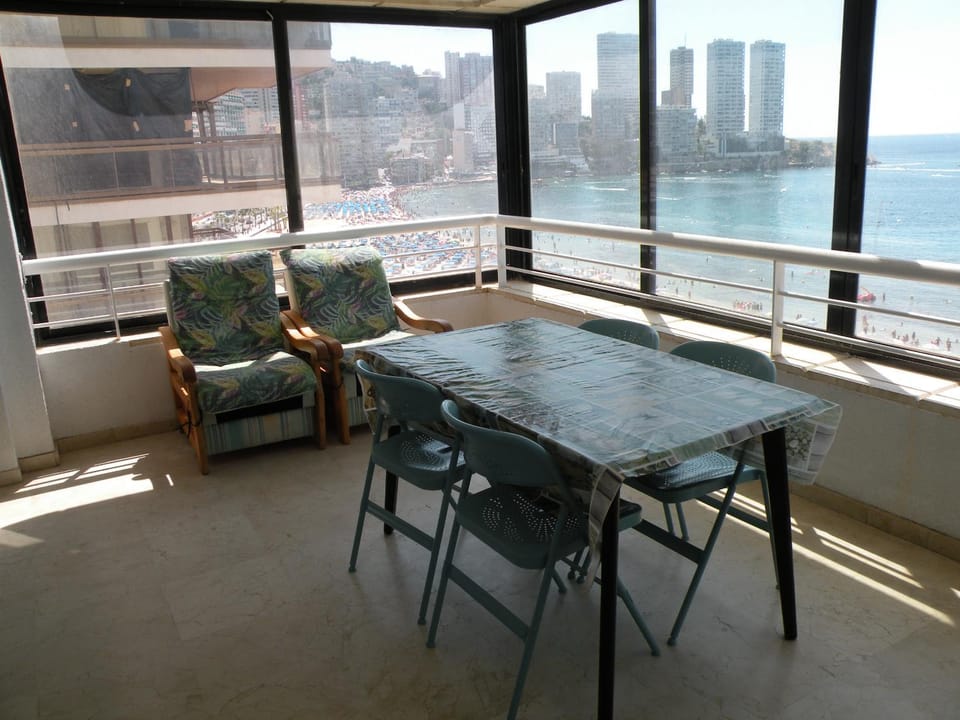 Dining area, City view, Street view