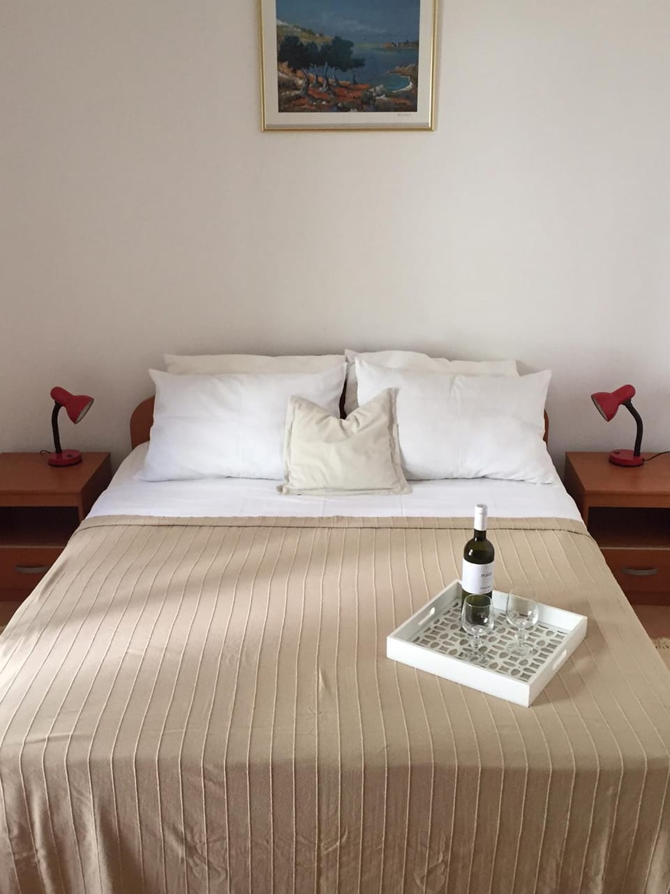 Bed, Photo of the whole room, Decorative detail, Bedroom