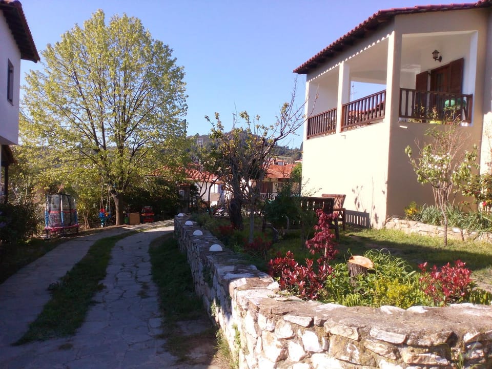 Facade/entrance, Garden
