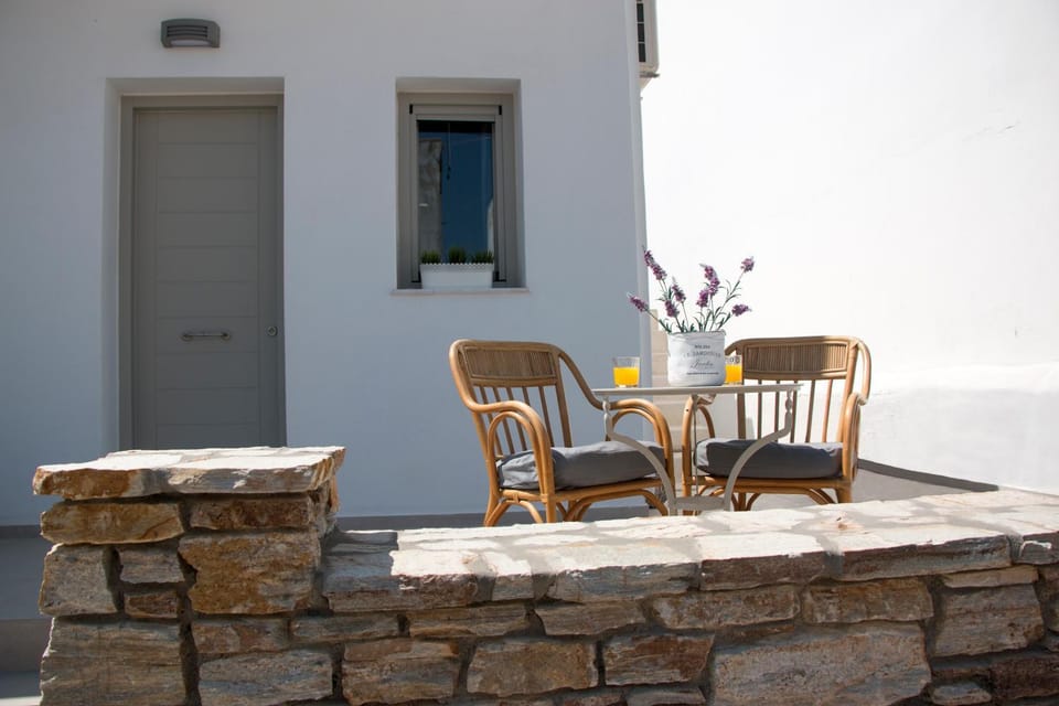 Balcony/Terrace, Street view