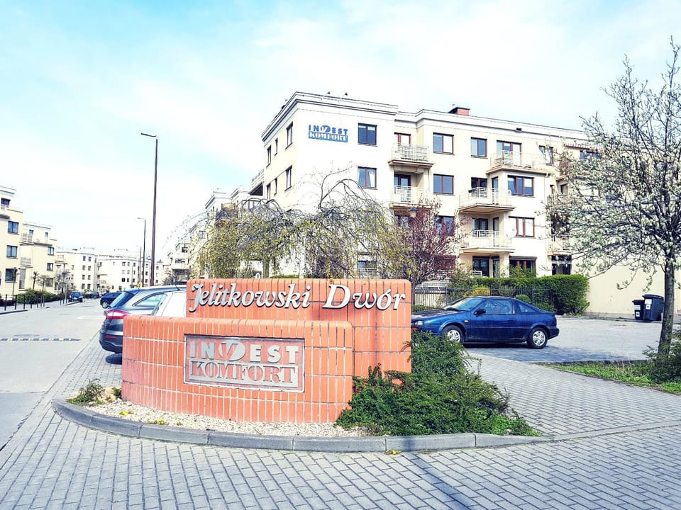 Off site, On site, Location