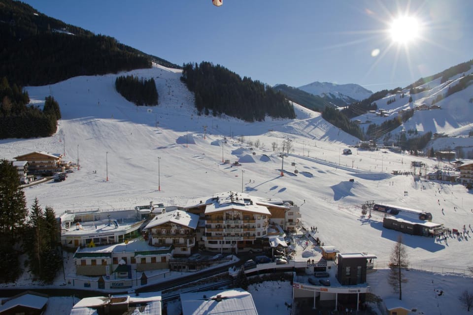 Facade/entrance, Winter, Ski School, Skiing, Skiing, Mountain view