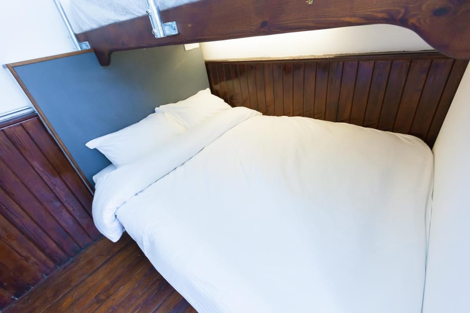 Bed, bunk bed