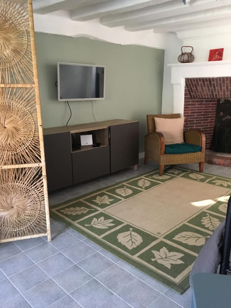 Communal lounge/ TV room, TV and multimedia, Living room, Seating area, Family
