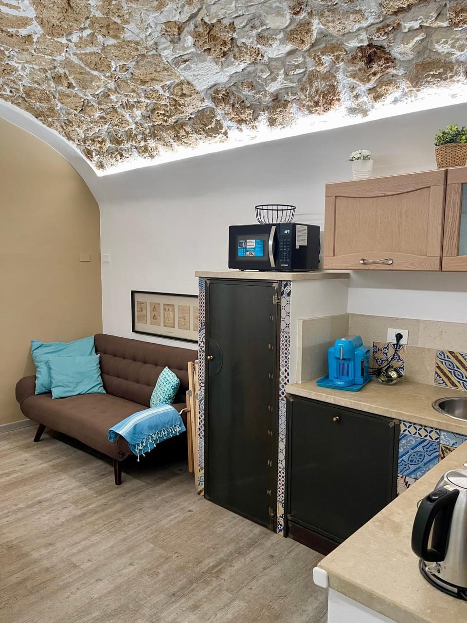 Kitchen or kitchenette, Living room