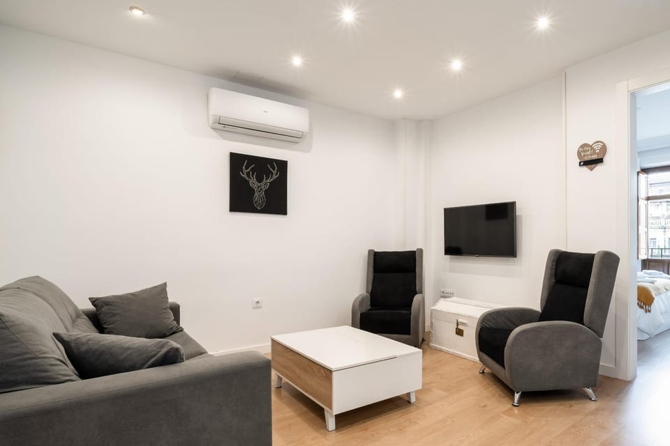 Communal lounge/ TV room