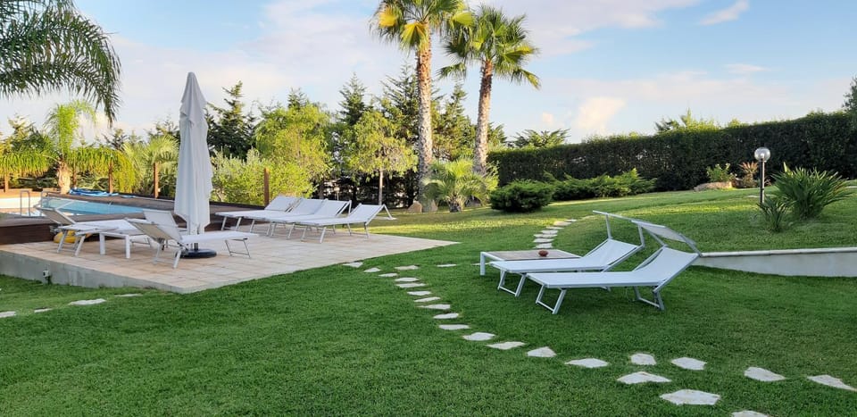Garden, Garden view, Pool view, Swimming pool, sunbed