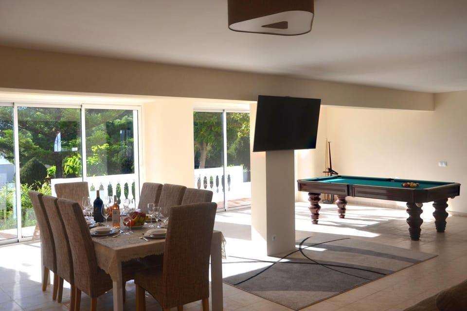 BBQ facilities, Billiard, Billiard, Balcony/Terrace, Entertainment