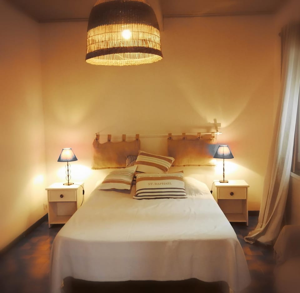 Inner courtyard view, towels