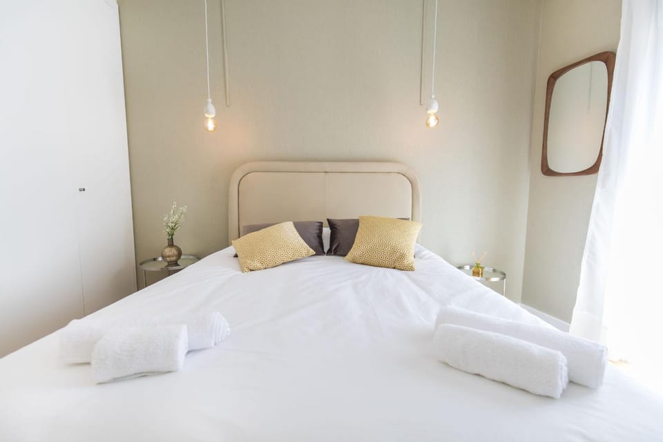 Bed, Photo of the whole room, Decorative detail