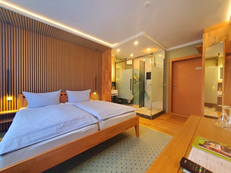 Bed, Bathroom, Photo of the whole room, Bedroom