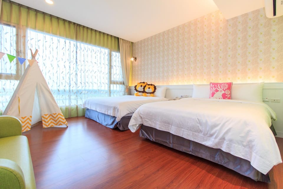 Photo of the whole room, Bedroom