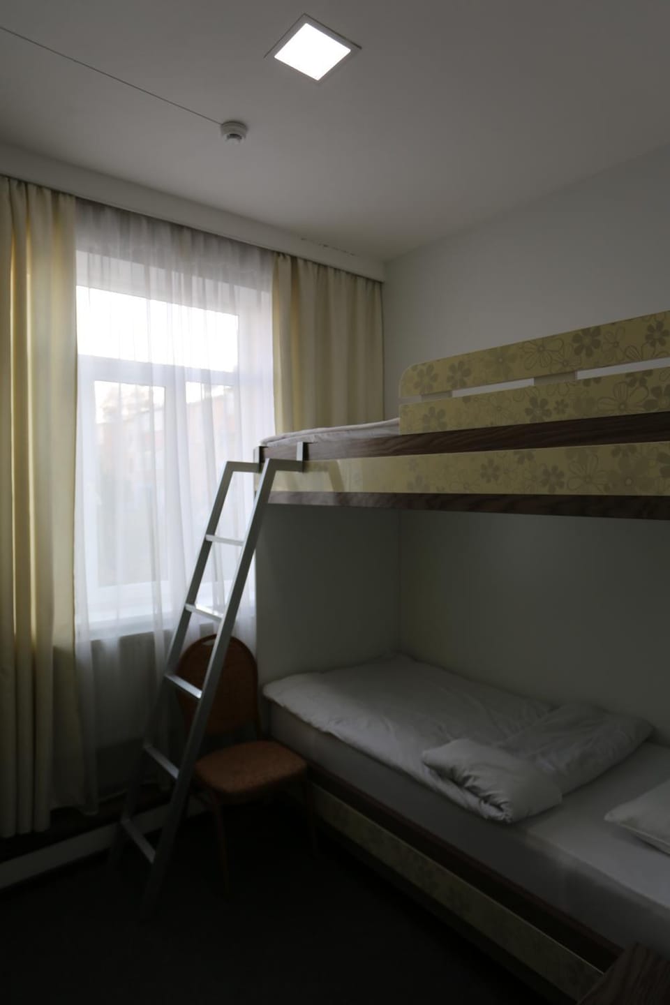 Bedroom, bunk bed