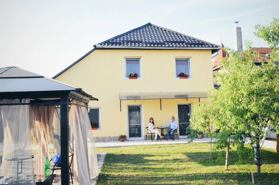 Property building, Spring, Day, Garden, Garden view